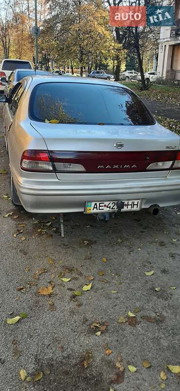 Седан Nissan Maxima 1998 в Каменском