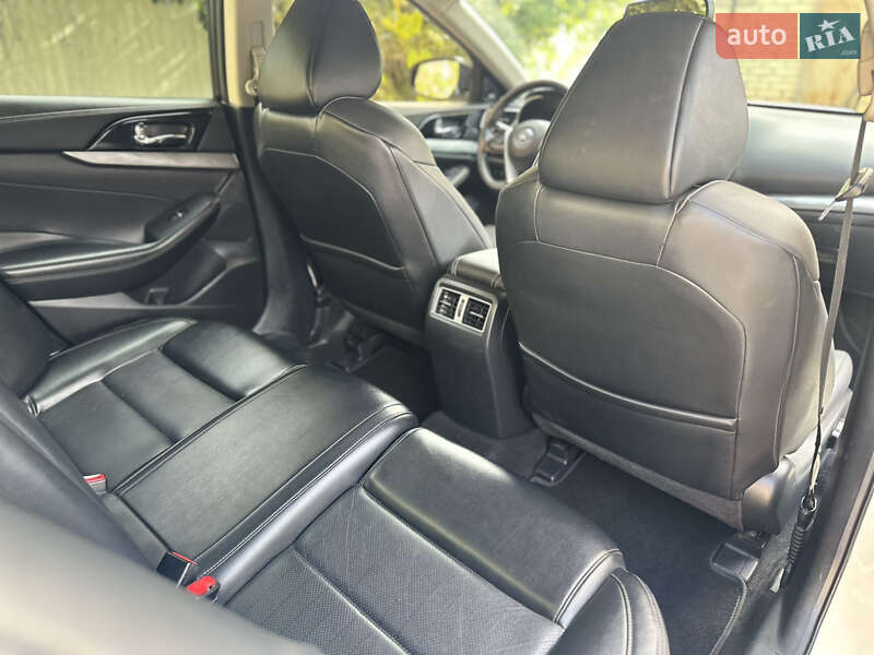 Седан Nissan Maxima 2017 в Киеве