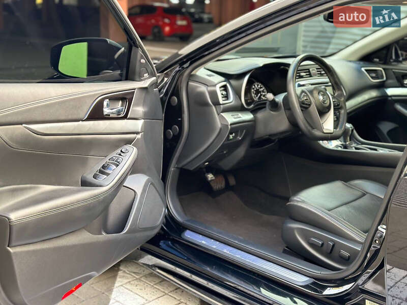Седан Nissan Maxima 2019 в Киеве
