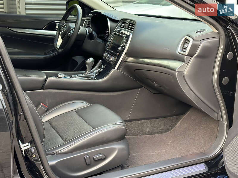 Седан Nissan Maxima 2019 в Киеве