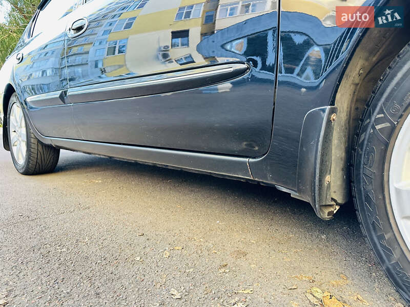 Седан Nissan Maxima 2003 в Одесі