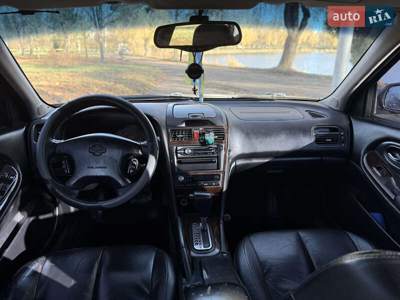 Седан Nissan Maxima 2001 в Ровно