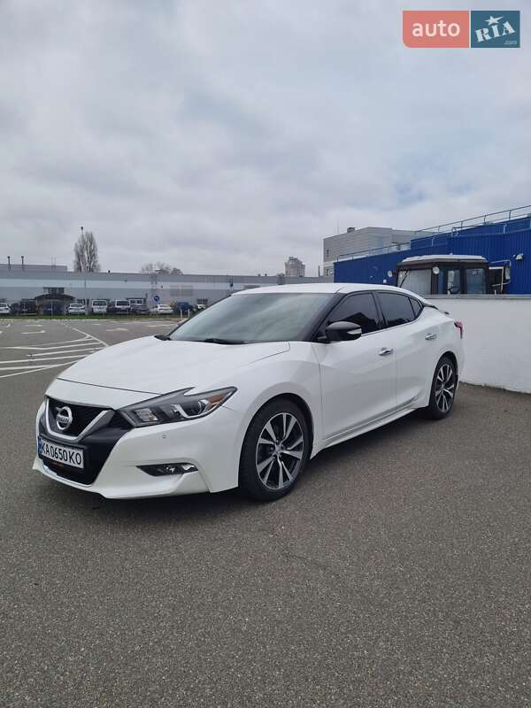 Седан Nissan Maxima 2016 в Киеве
