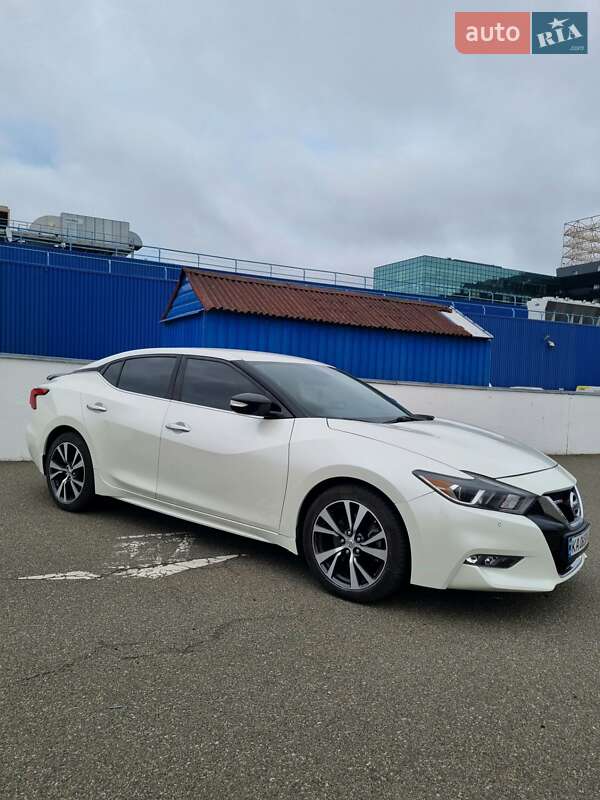 Седан Nissan Maxima 2016 в Киеве