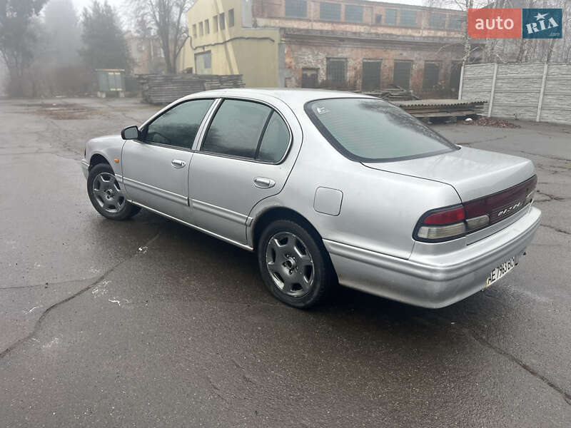 Седан Nissan Maxima 1997 в Литине