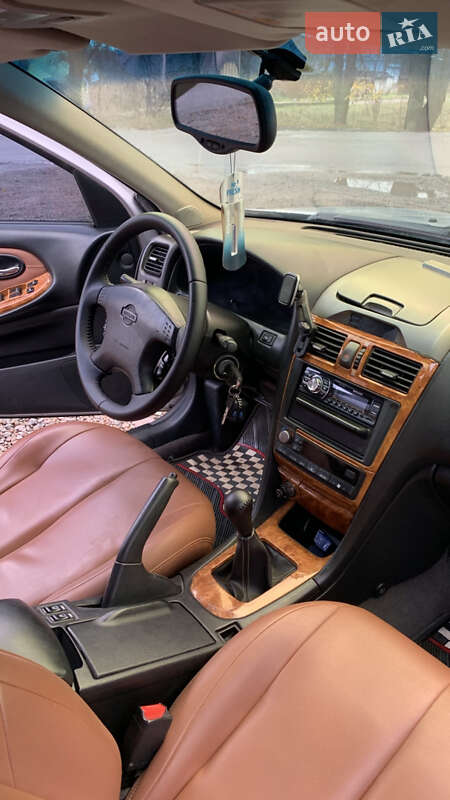 Седан Nissan Maxima 2004 в Первомайске