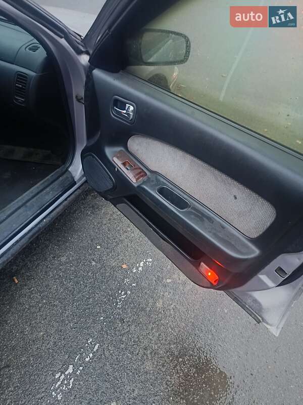 Седан Nissan Maxima 1995 в Тернополі