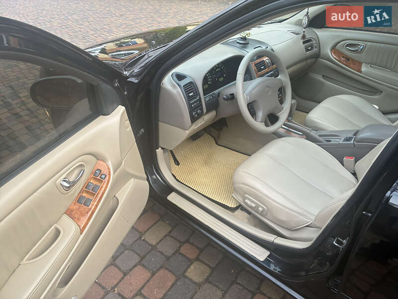 Седан Nissan Maxima 2003 в Рівному