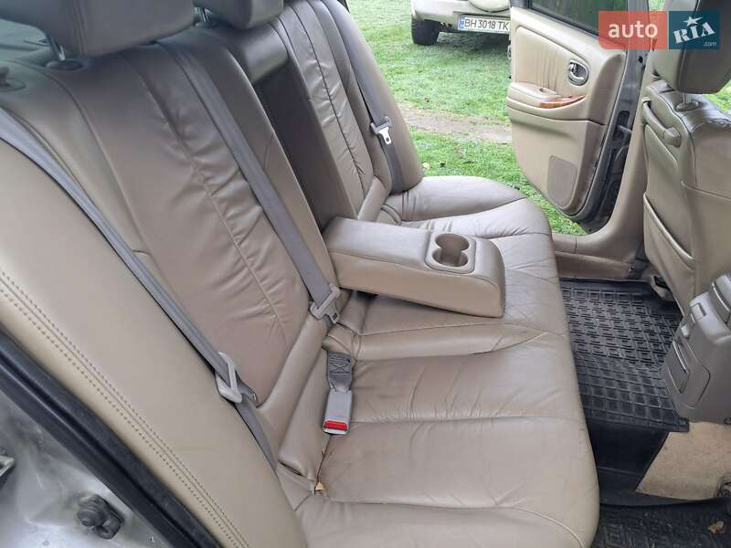 Седан Nissan Maxima 2001 в Черноморске