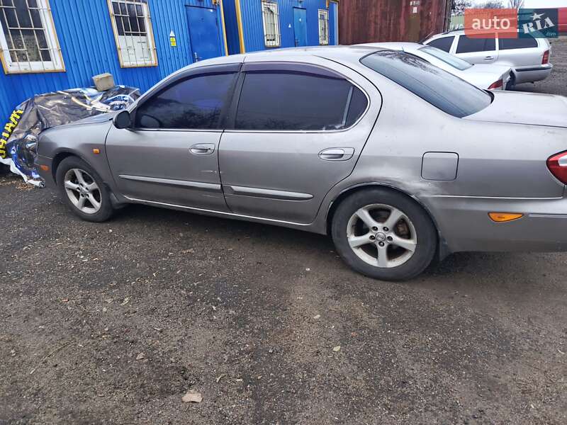 Седан Nissan Maxima 2000 в Києві