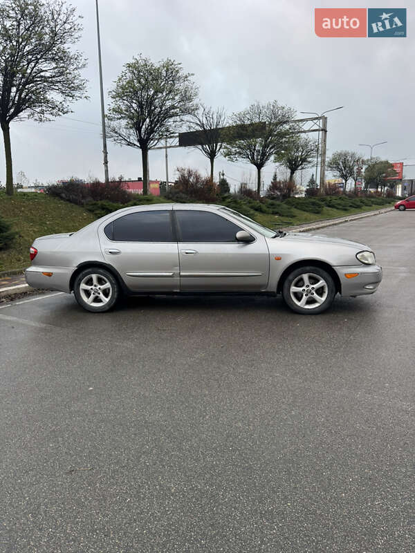 Седан Nissan Maxima 2002 в Киеве