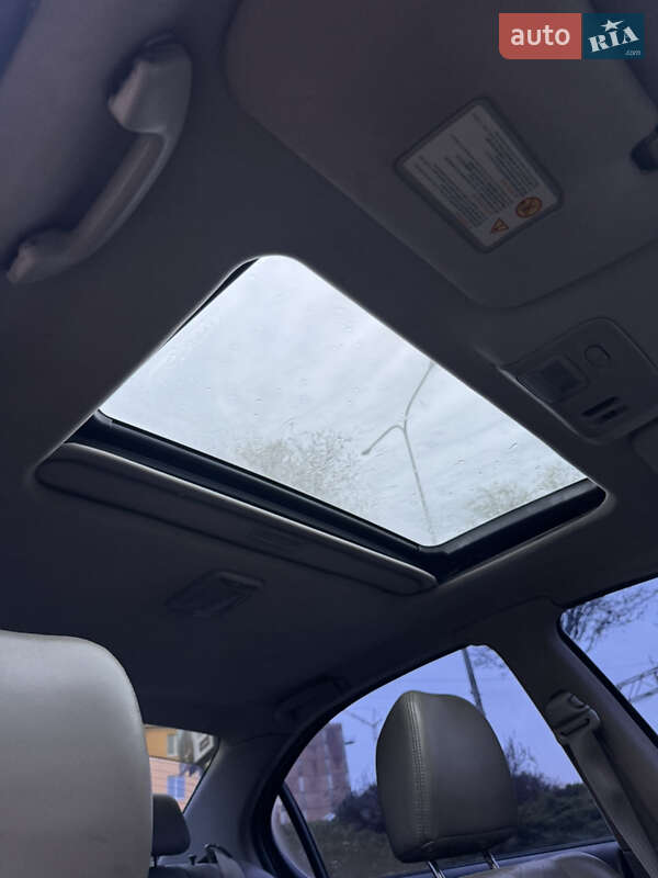 Седан Nissan Maxima 2002 в Киеве