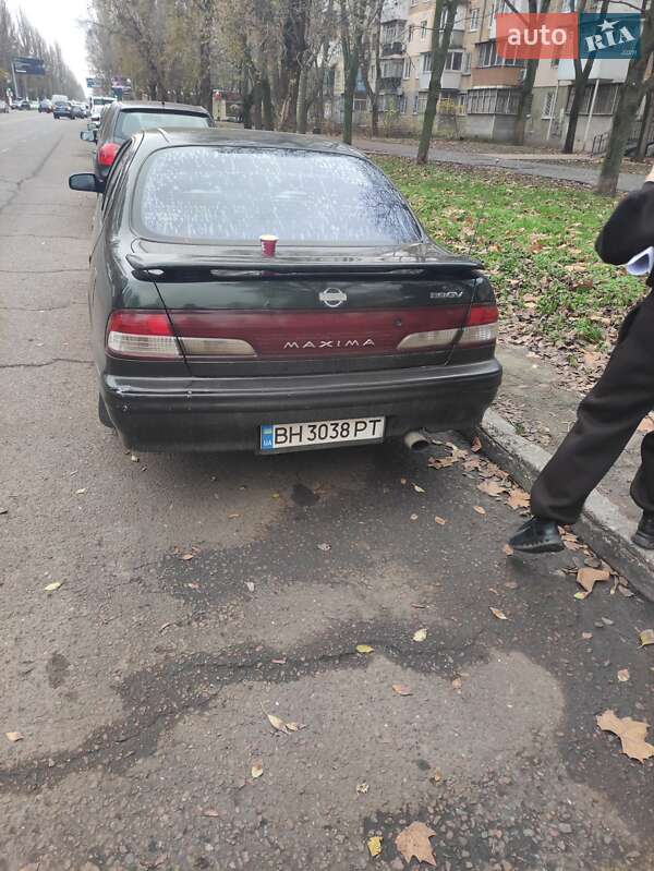 Седан Nissan Maxima 1998 в Одесі