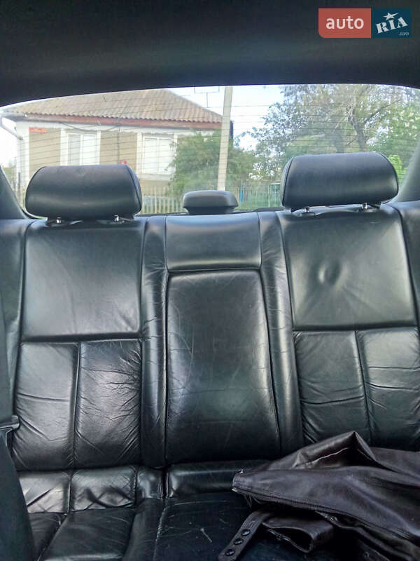 Седан Nissan Maxima 1997 в Окнах