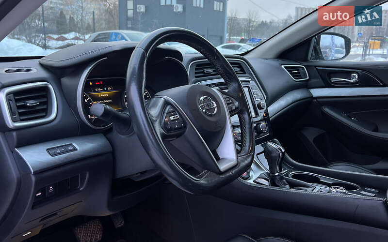 Седан Nissan Maxima 2017 в Львове