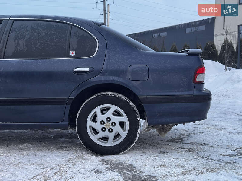 Седан Nissan Maxima 1999 в Луцьку