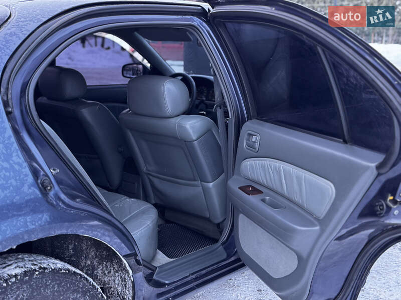 Седан Nissan Maxima 1999 в Луцьку