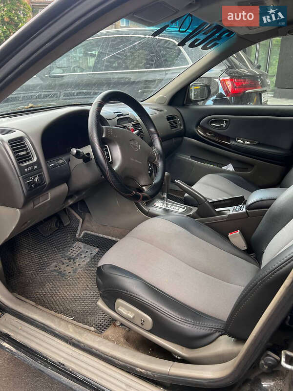 Седан Nissan Maxima 2002 в Києві