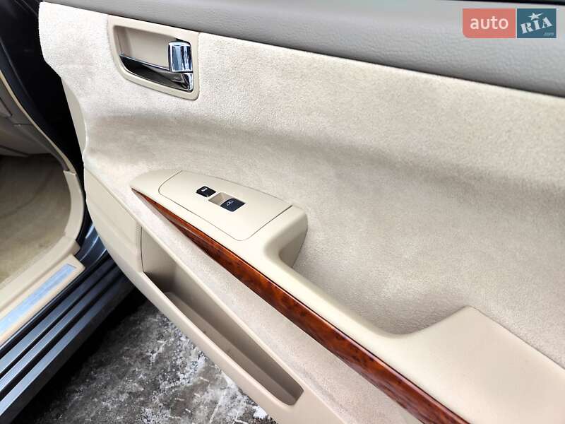 Седан Nissan Maxima 2005 в Киеве