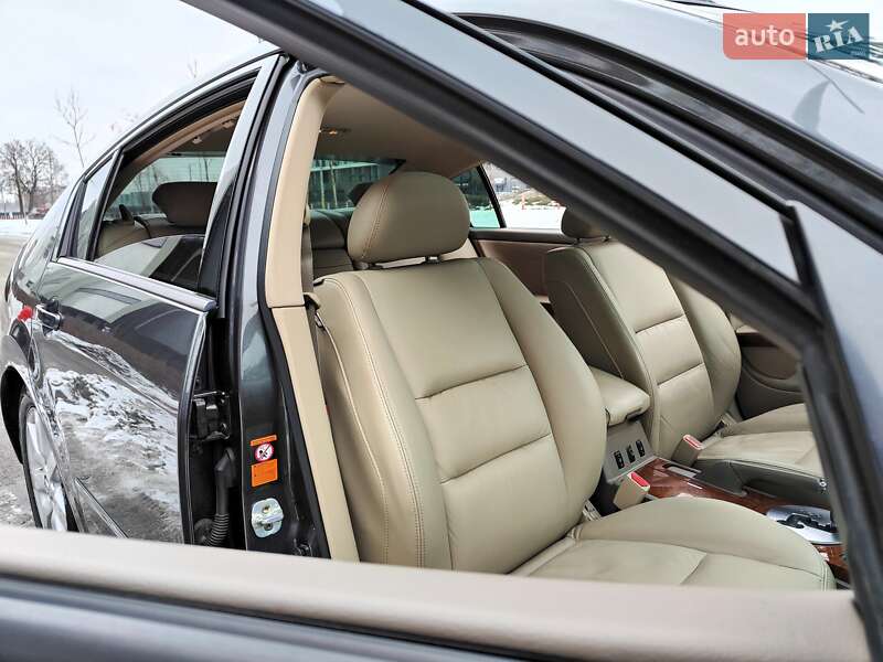 Седан Nissan Maxima 2005 в Киеве