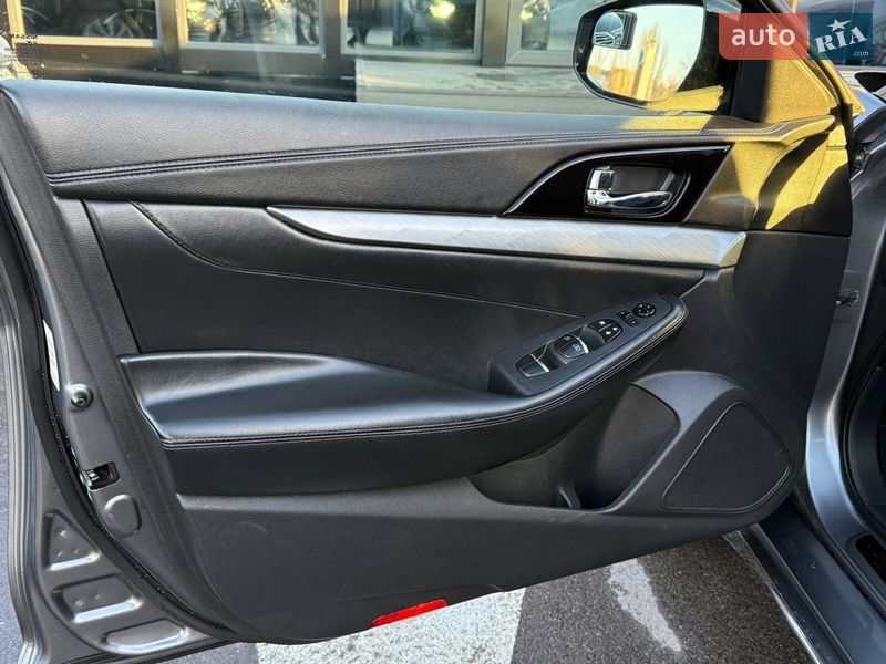 Седан Nissan Maxima 2016 в Киеве
