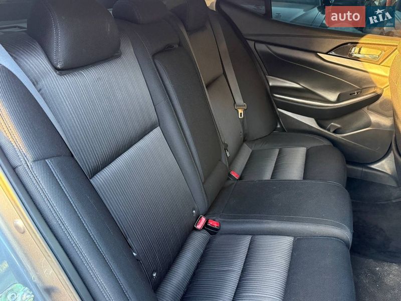 Седан Nissan Maxima 2016 в Киеве