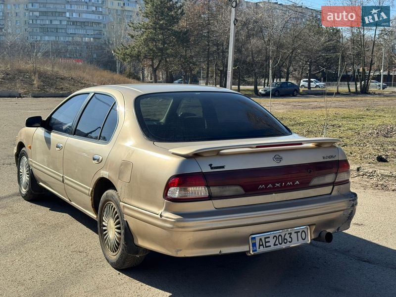 Седан Nissan Maxima 1998 в Днепре