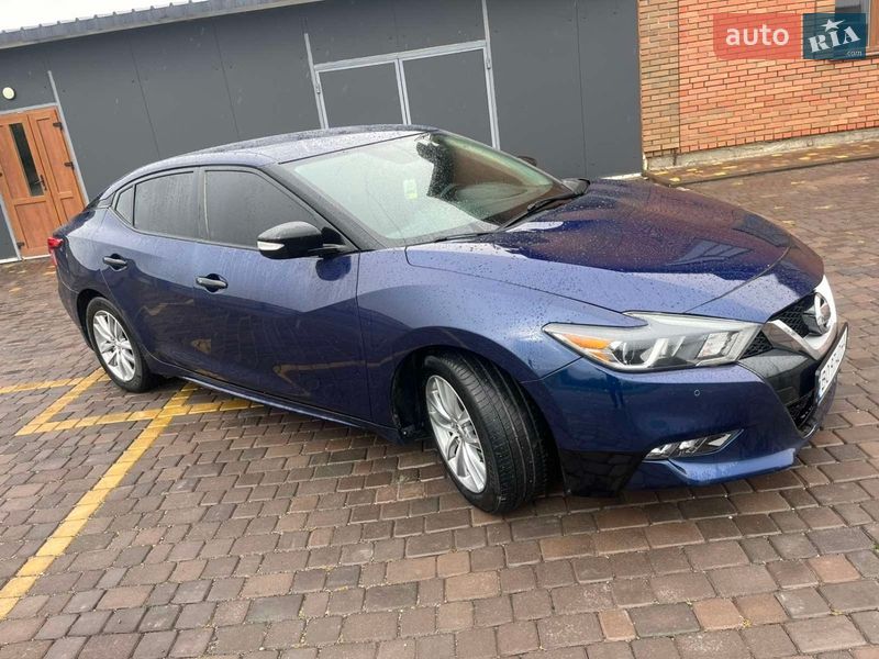 Седан Nissan Maxima 2015 в Теофиполе