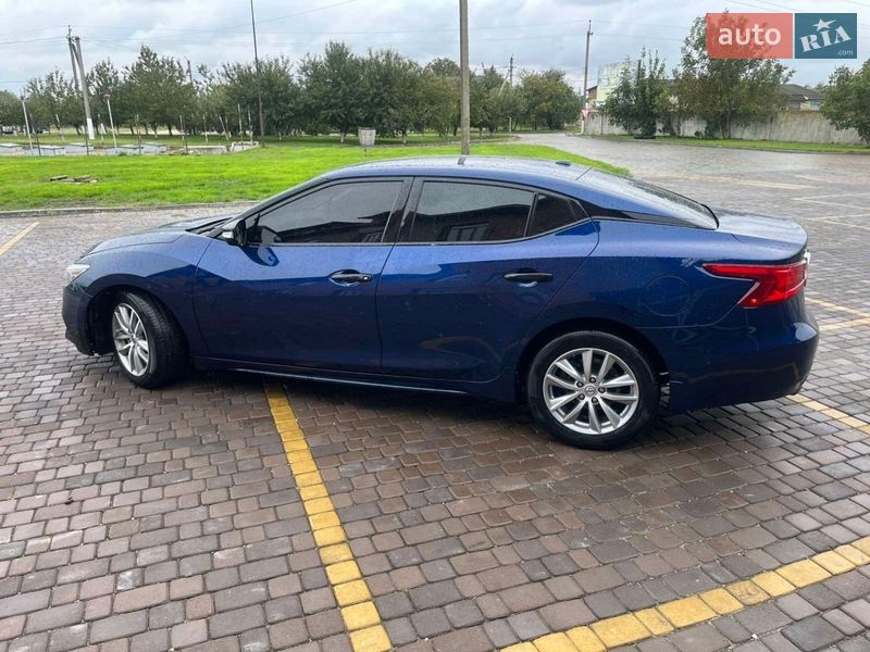 Седан Nissan Maxima 2015 в Теофиполе