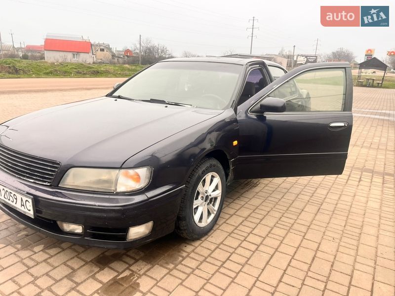 Седан Nissan Maxima 1998 в Одесі