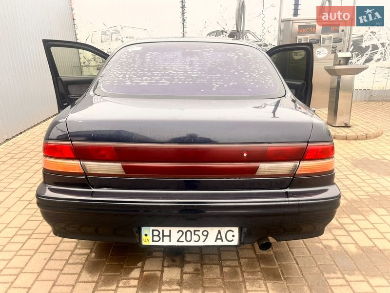 Седан Nissan Maxima 1998 в Одесі