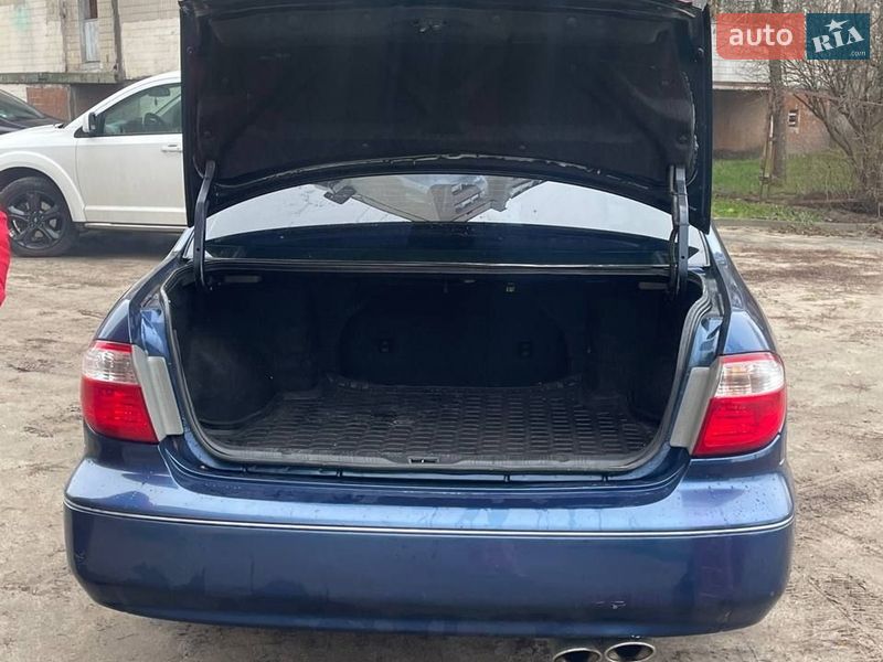 Седан Nissan Maxima 2000 в Києві