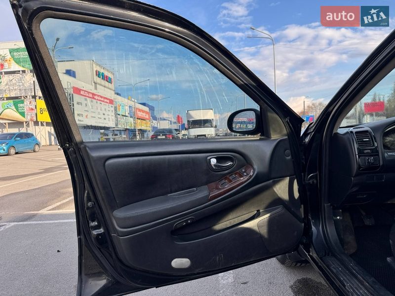 Седан Nissan Maxima 2001 в Днепре