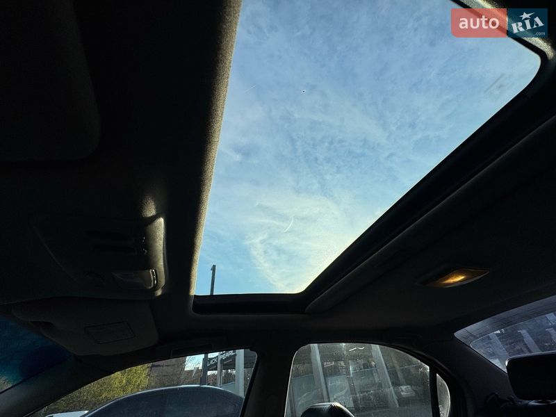 Седан Nissan Maxima 2001 в Днепре