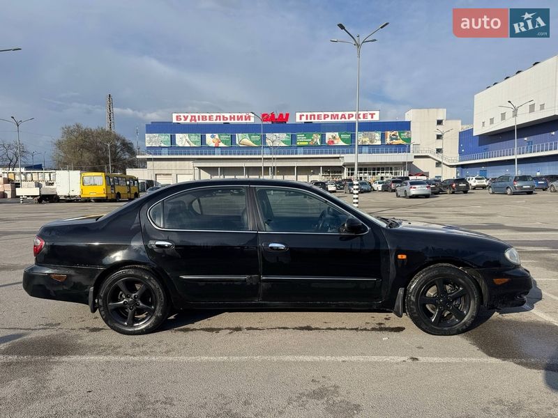 Седан Nissan Maxima 2001 в Днепре