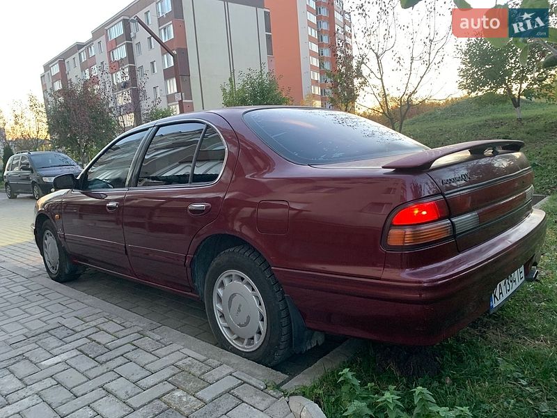 Седан Nissan Maxima 1995 в Хмельницком