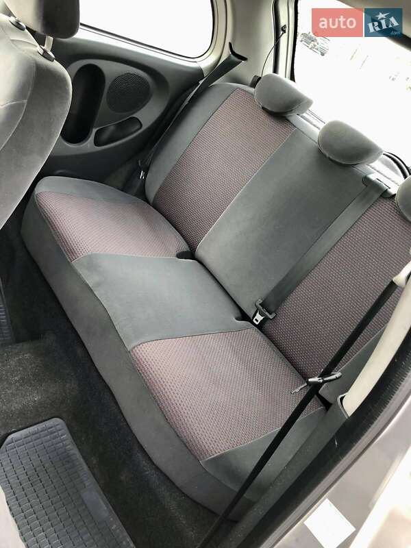 Хетчбек Nissan Micra 2005 в Луцьку