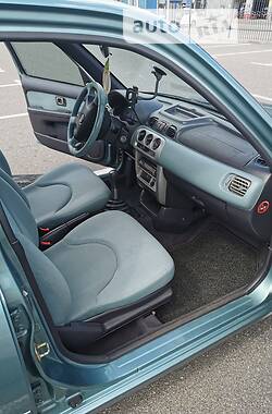 Хэтчбек Nissan Micra 2001 в Киеве