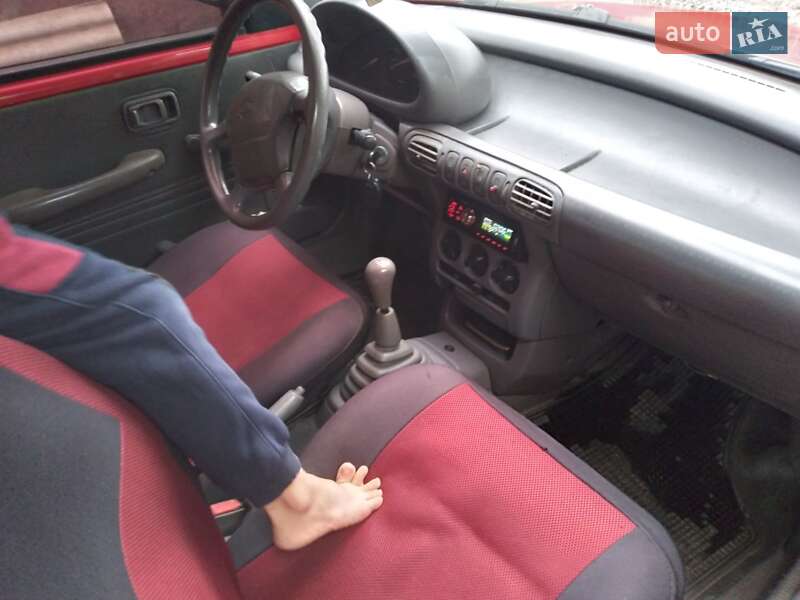 Хетчбек Nissan Micra 1996 в Ладижині