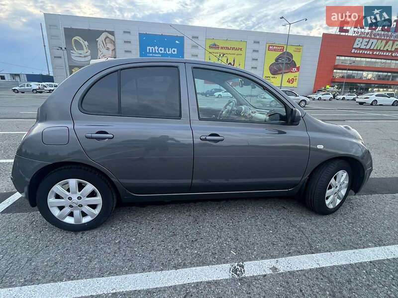 Хетчбек Nissan Micra 2006 в Чернівцях