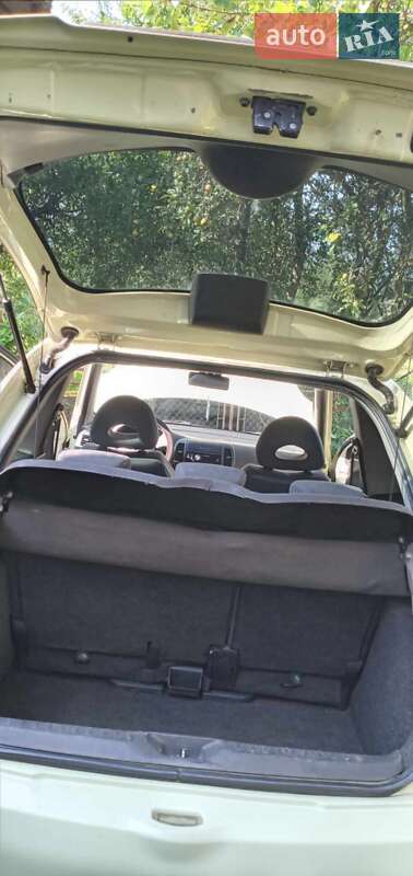 Хетчбек Nissan Micra 2004 в Рожнятові