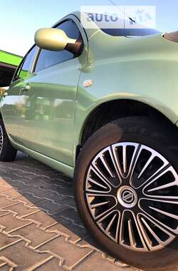 Хэтчбек Nissan Micra 2005 в 