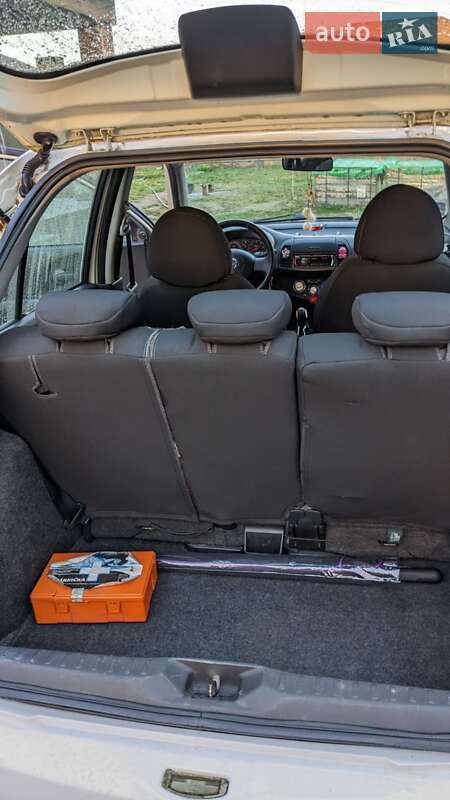 Хетчбек Nissan Micra 2003 в Виноградові