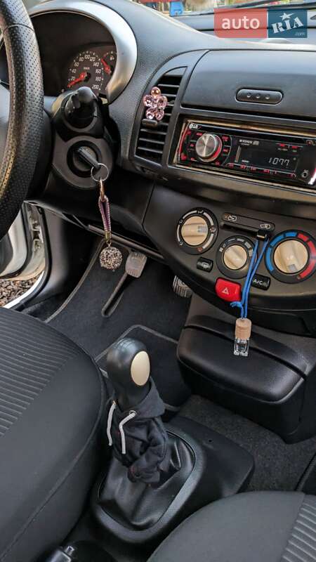 Хетчбек Nissan Micra 2003 в Виноградові