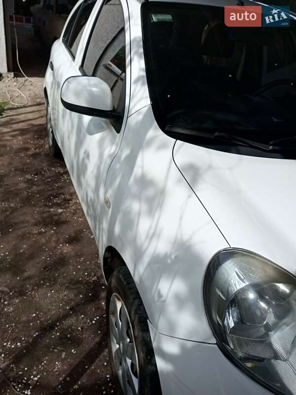 Хетчбек Nissan Micra 2015 в Києві