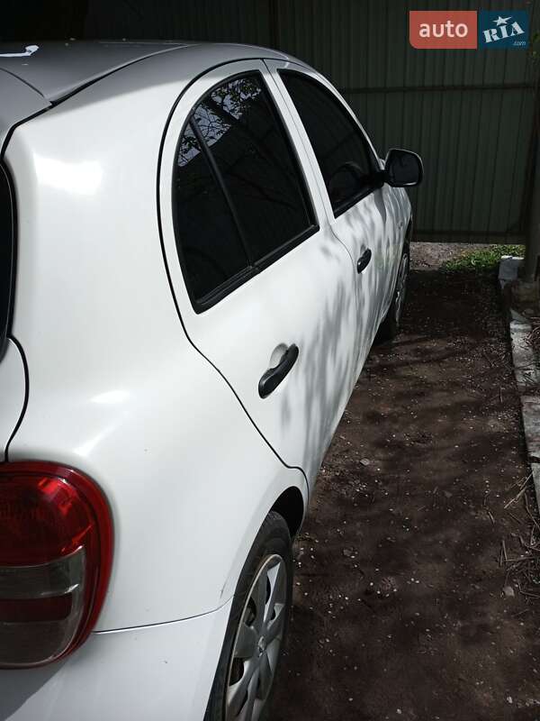 Хетчбек Nissan Micra 2015 в Києві