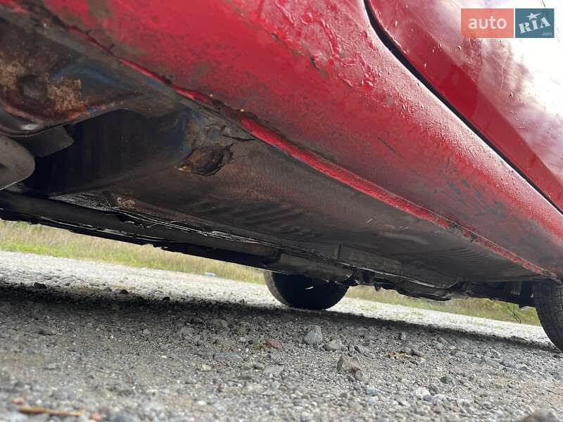 Хэтчбек Nissan Micra 1996 в Волочиске