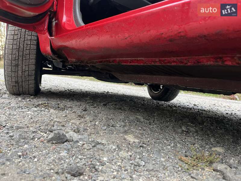 Хэтчбек Nissan Micra 1996 в Волочиске