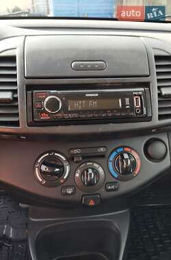 Хэтчбек Nissan Micra 2010 в 