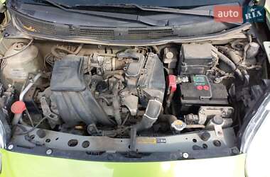 Хэтчбек Nissan Micra 2013 в 